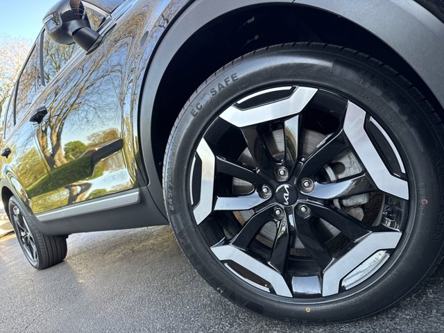 Vehicle image 12 of 44