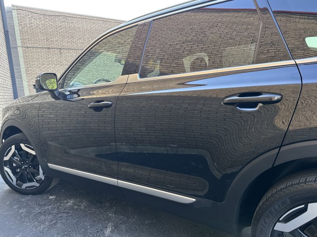 Vehicle image 28 of 44