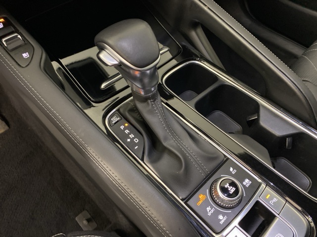 Vehicle image 27 of 33