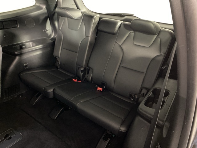 Vehicle image 29 of 33