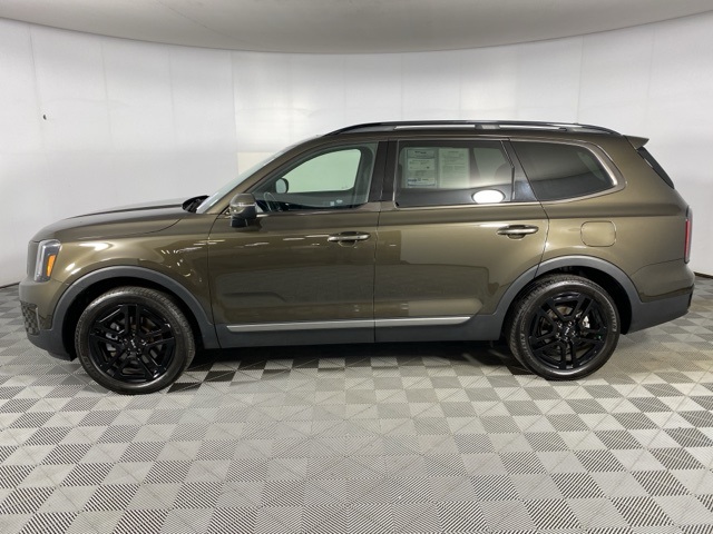 Vehicle image 8 of 33