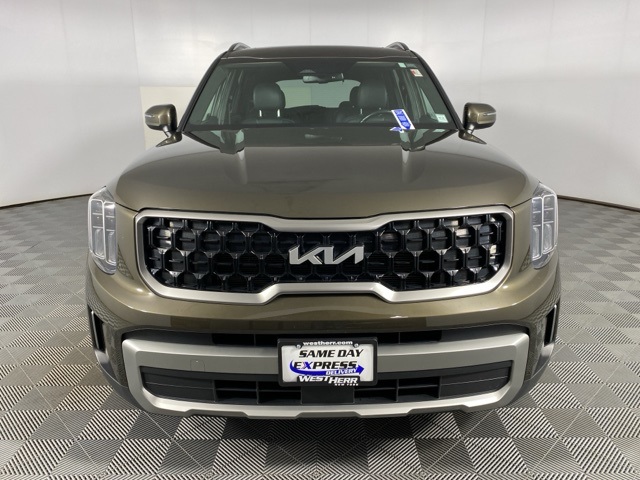 Vehicle image 2 of 33