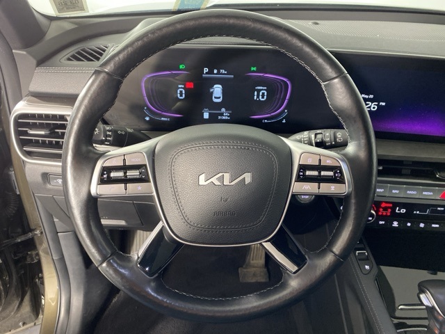 Vehicle image 22 of 33