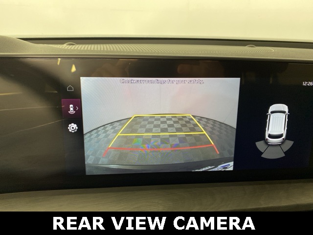 Vehicle image 15 of 33