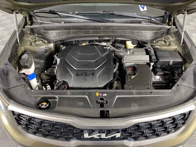 Vehicle image 19 of 33