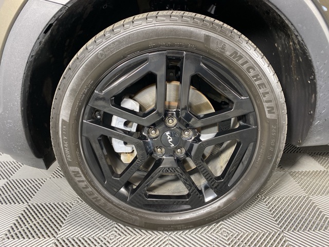 Vehicle image 18 of 33