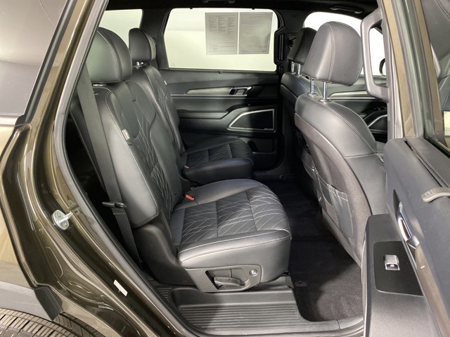 Vehicle image 32 of 33