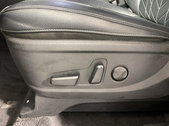 Vehicle image 20 of 33
