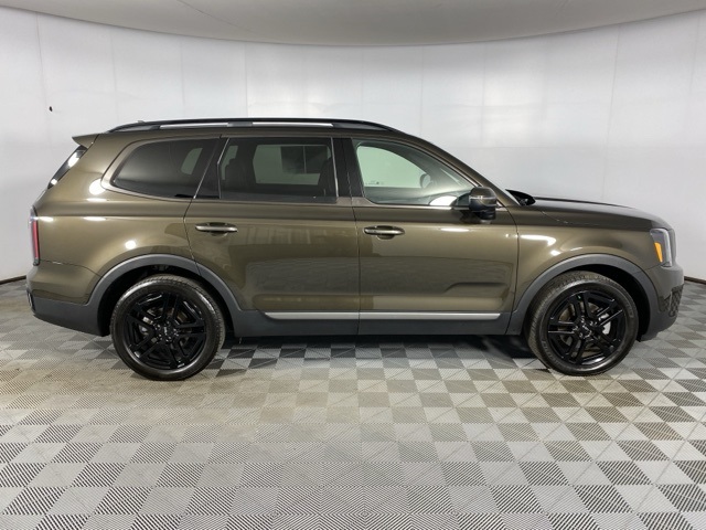 Vehicle image 4 of 33