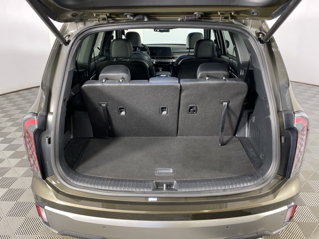 Vehicle image 16 of 33