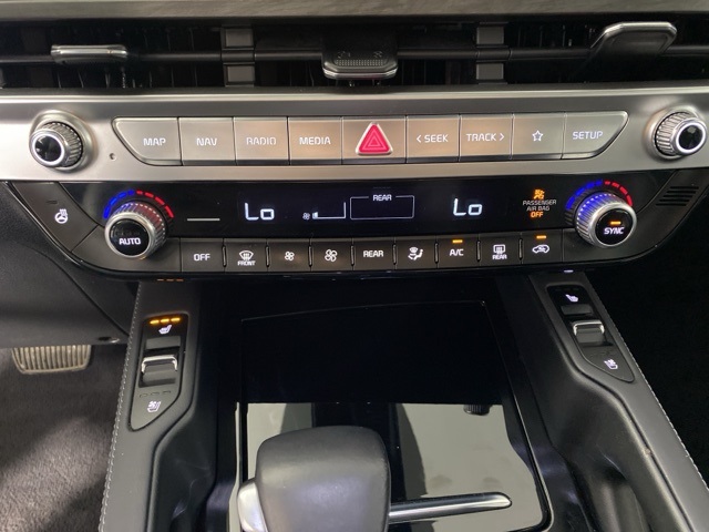 Vehicle image 26 of 33