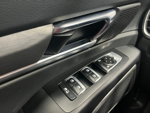 Vehicle image 11 of 30
