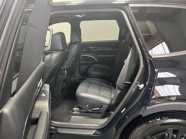 Vehicle image 25 of 30