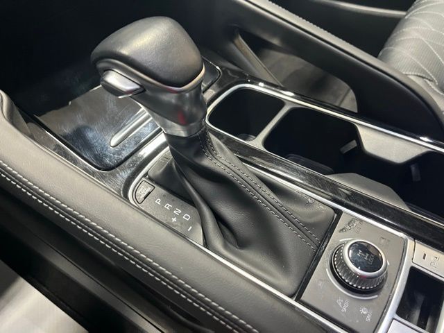 Vehicle image 24 of 30