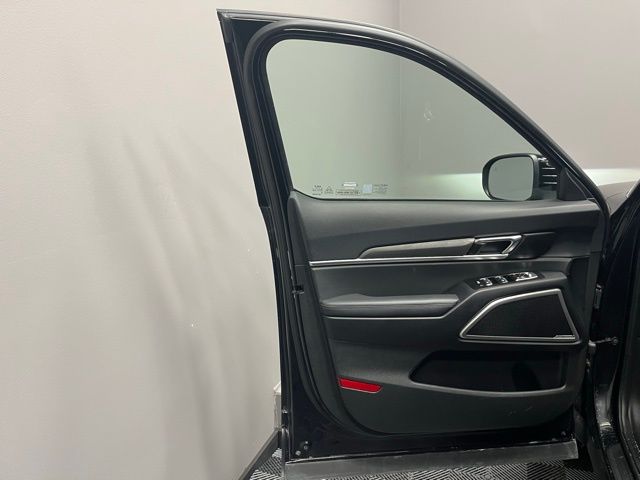 Vehicle image 10 of 30