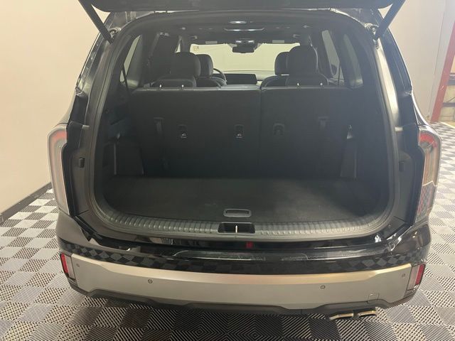 Vehicle image 23 of 30