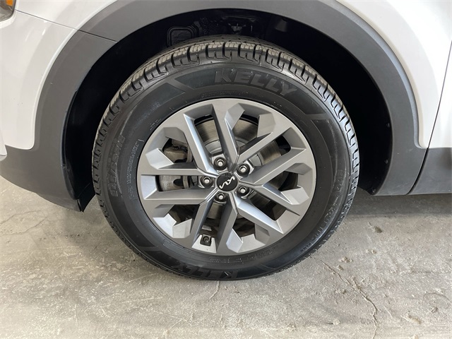 Vehicle image 18 of 29