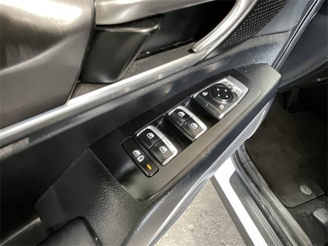 Vehicle image 15 of 29