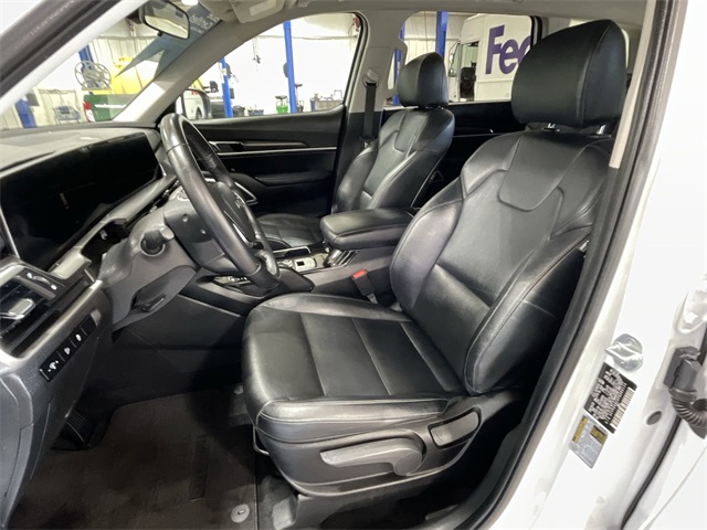 Vehicle image 13 of 29