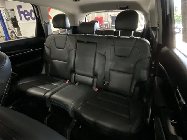 Vehicle image 24 of 29