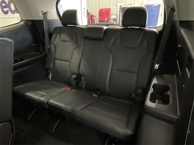 Vehicle image 25 of 29