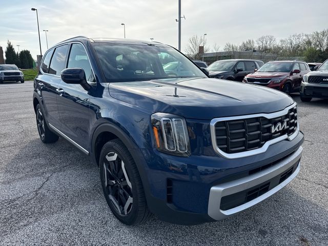 2023 Kia Telluride S Image 3 of 15