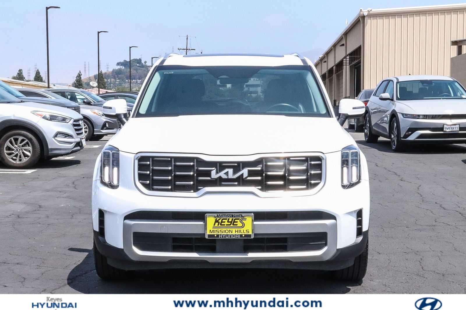 2023 Kia Telluride S Image 2 of 35