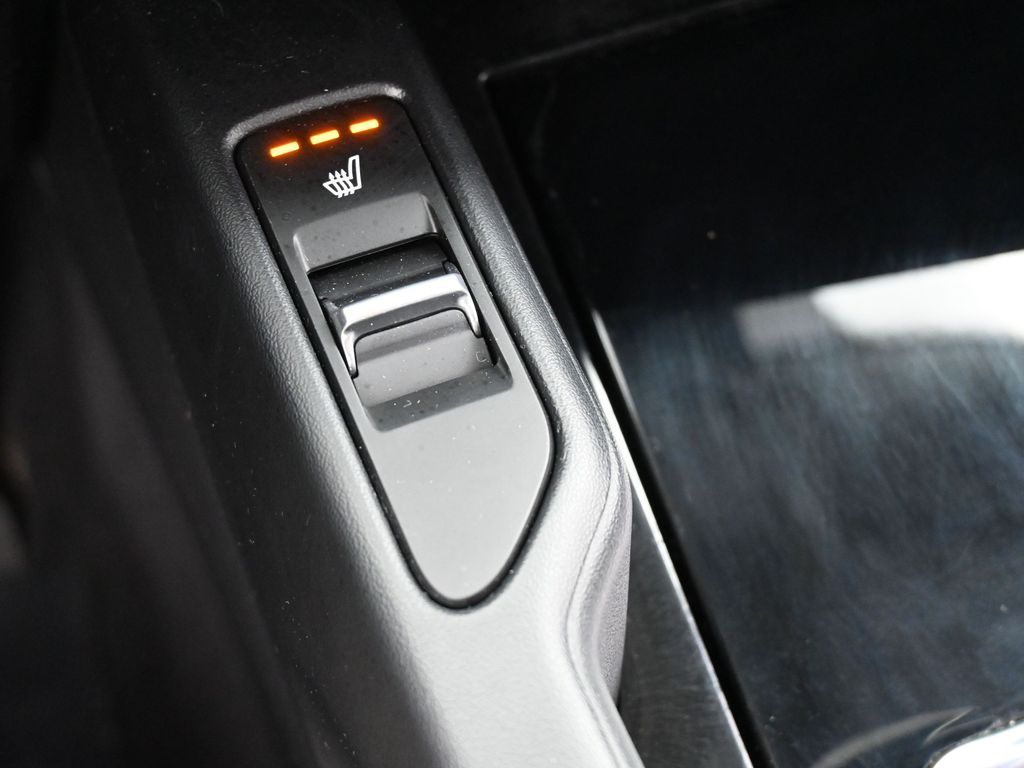 Vehicle image 43 of 68