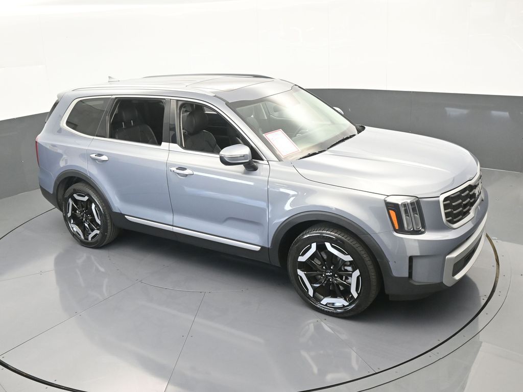 Vehicle image 20 of 68
