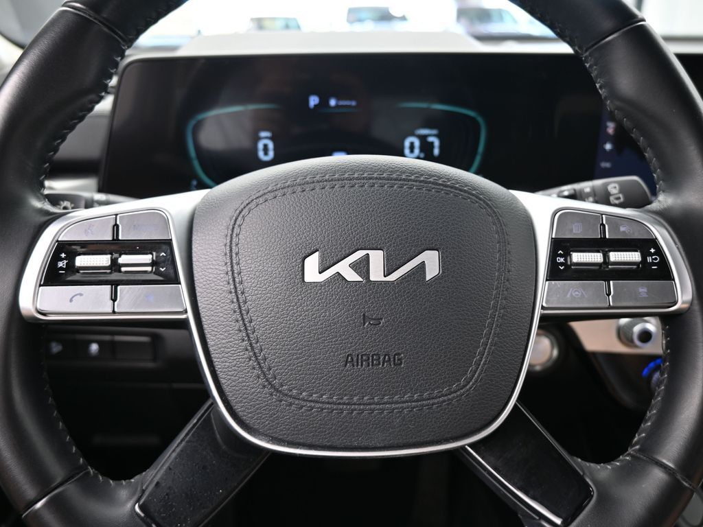 Vehicle image 51 of 68