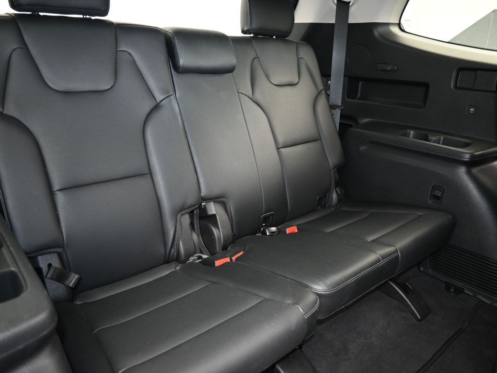 Vehicle image 62 of 68