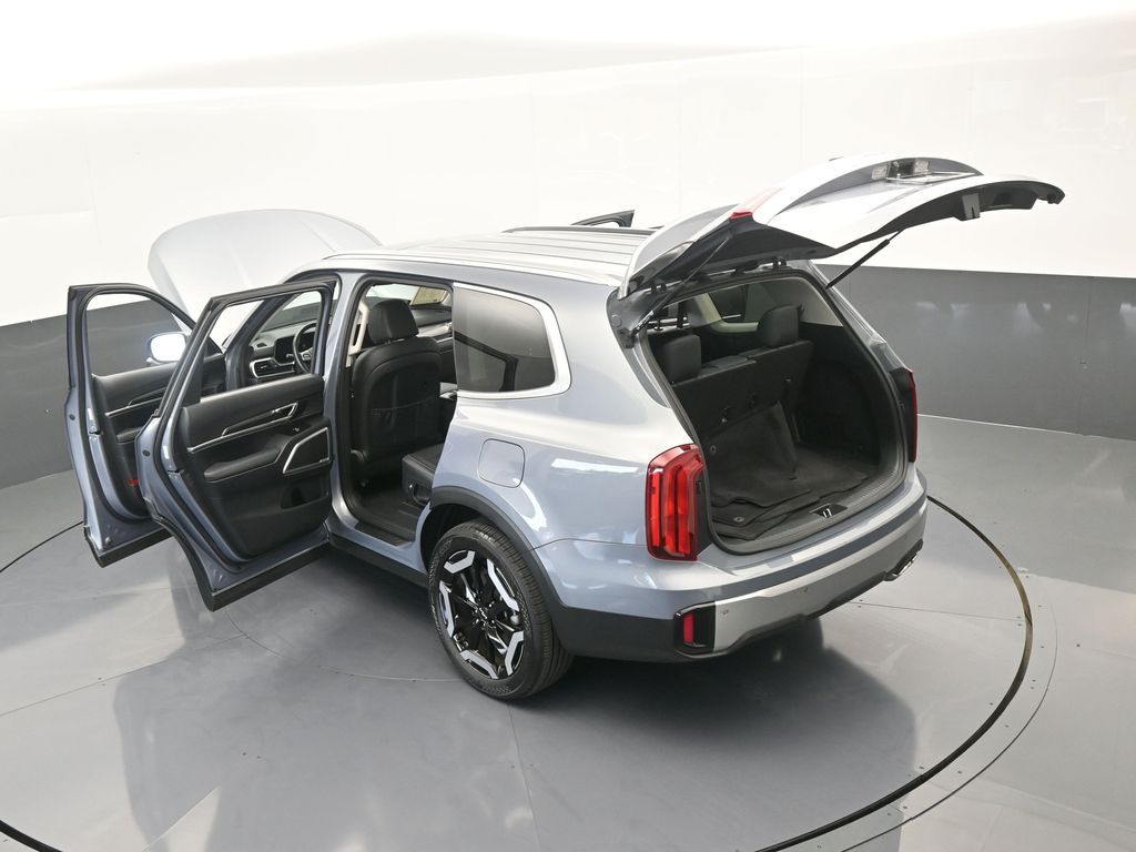 Vehicle image 30 of 68