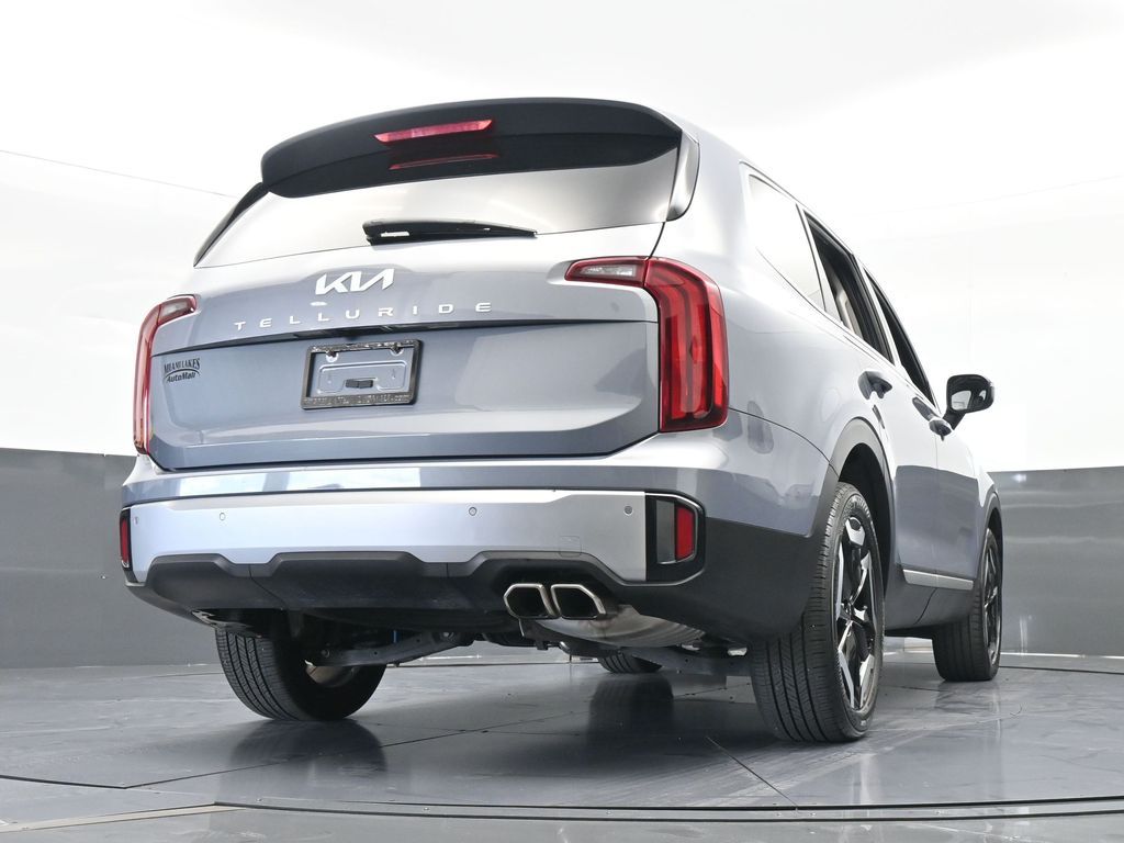 Vehicle image 24 of 68