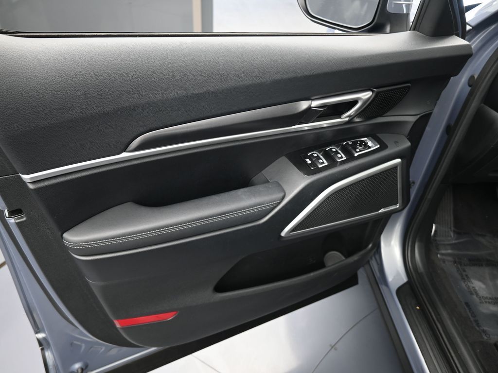 Vehicle image 38 of 68