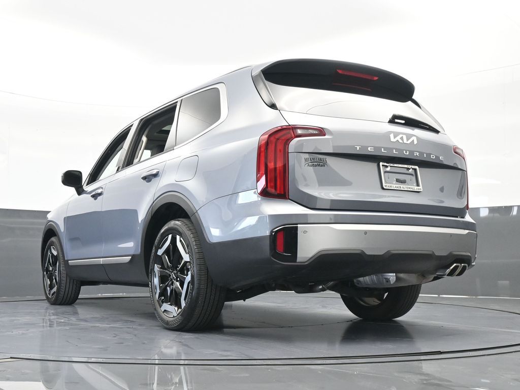 Vehicle image 23 of 68
