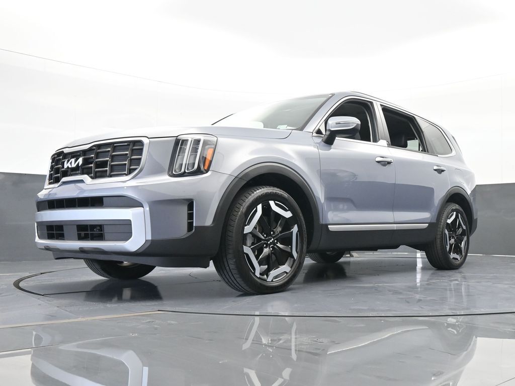 Vehicle image 21 of 68