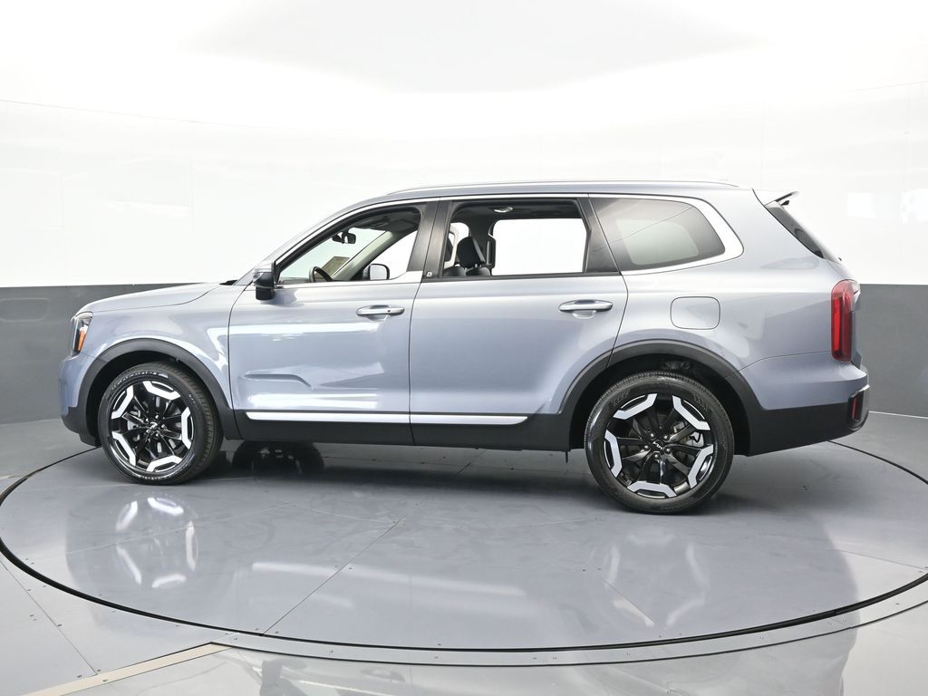 Vehicle image 9 of 68