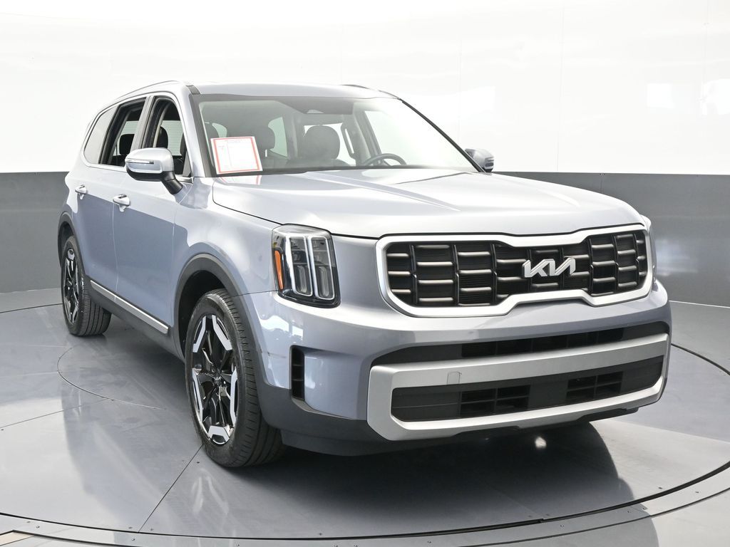 Vehicle image 13 of 68
