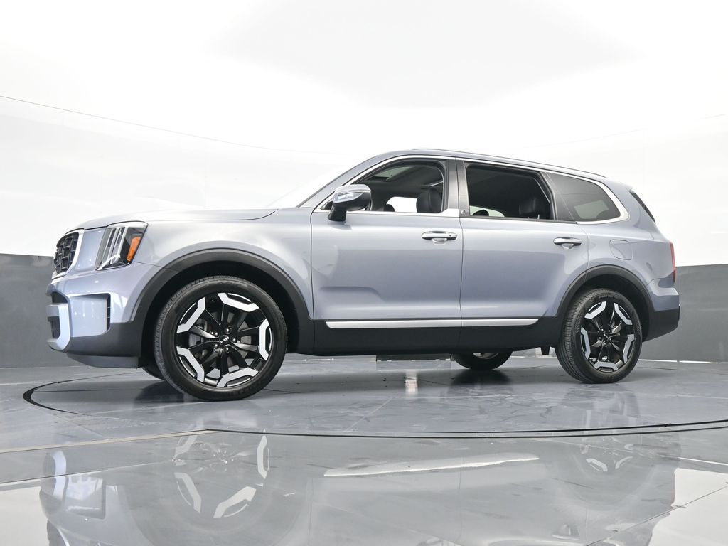 Vehicle image 22 of 68