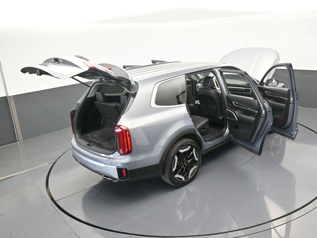Vehicle image 31 of 68