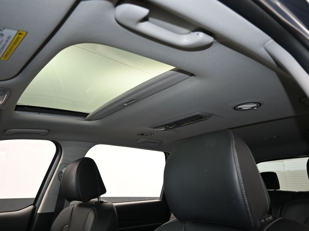 Vehicle image 34 of 68