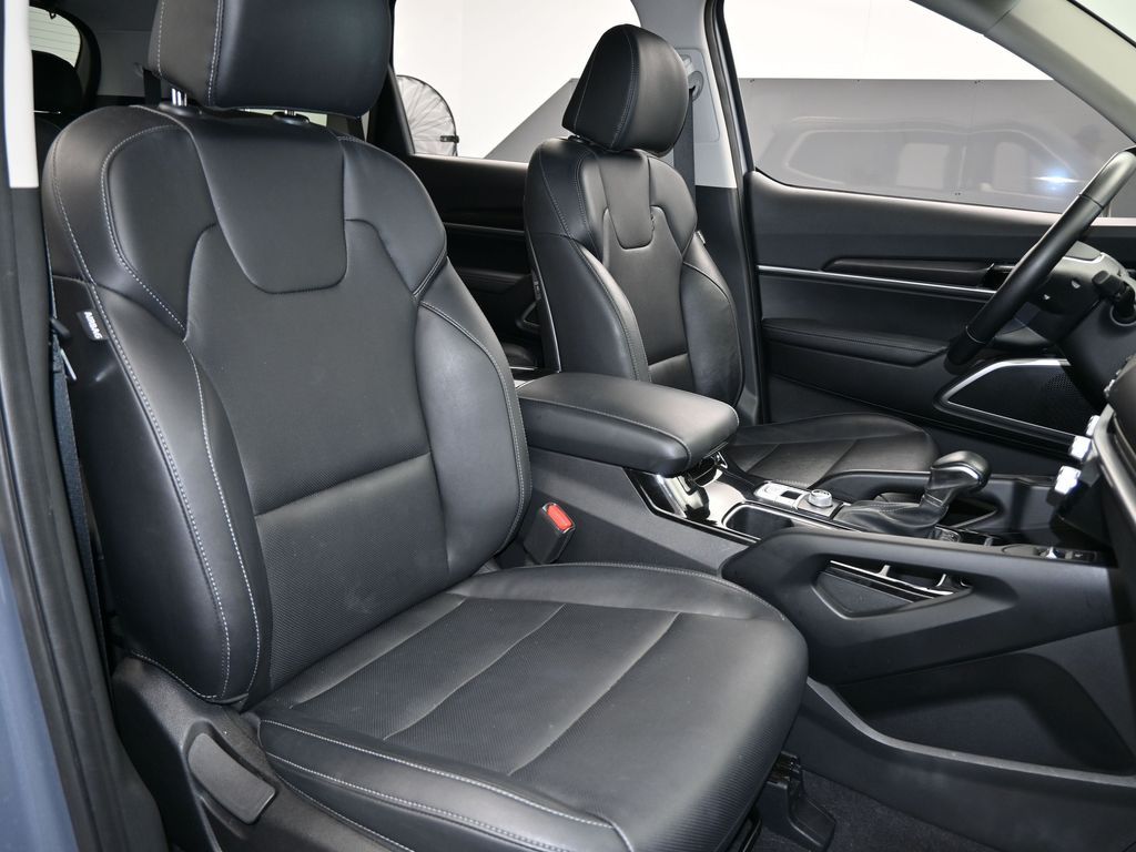 Vehicle image 64 of 68