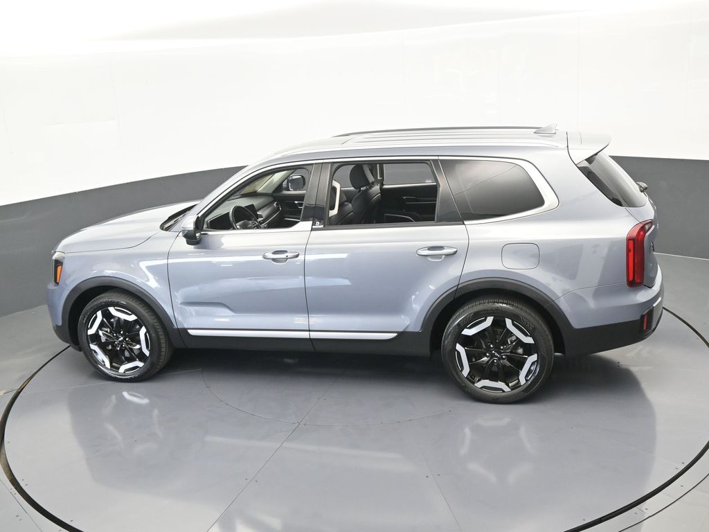 Vehicle image 16 of 68