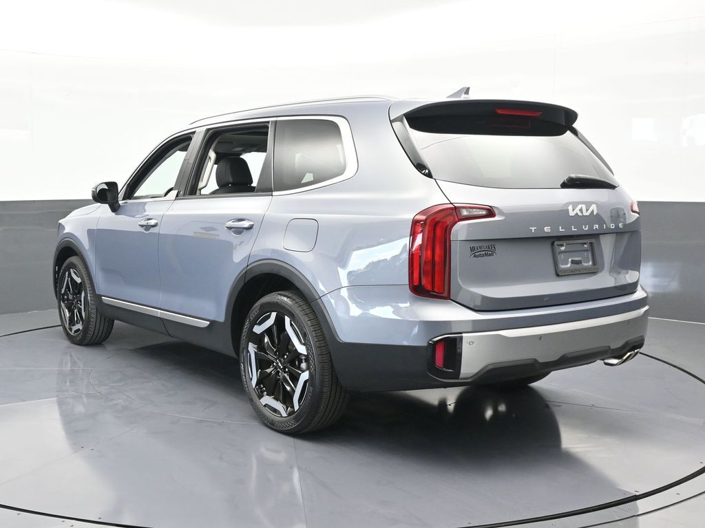Vehicle image 7 of 68