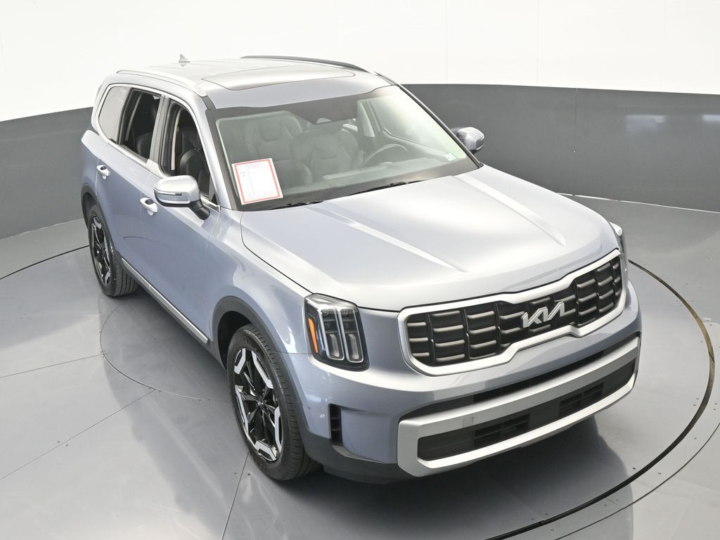 Vehicle image 5 of 68