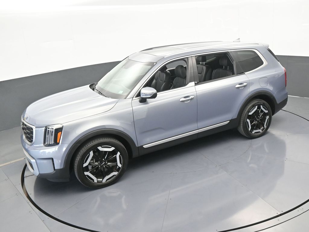 Vehicle image 15 of 68