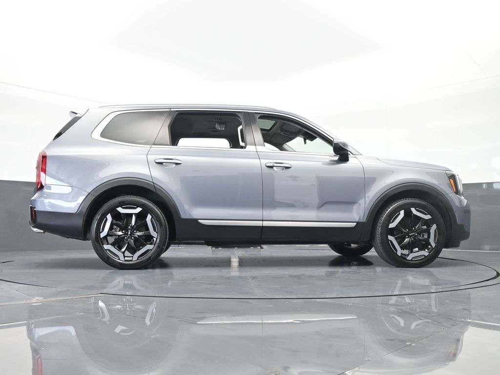 Vehicle image 6 of 68