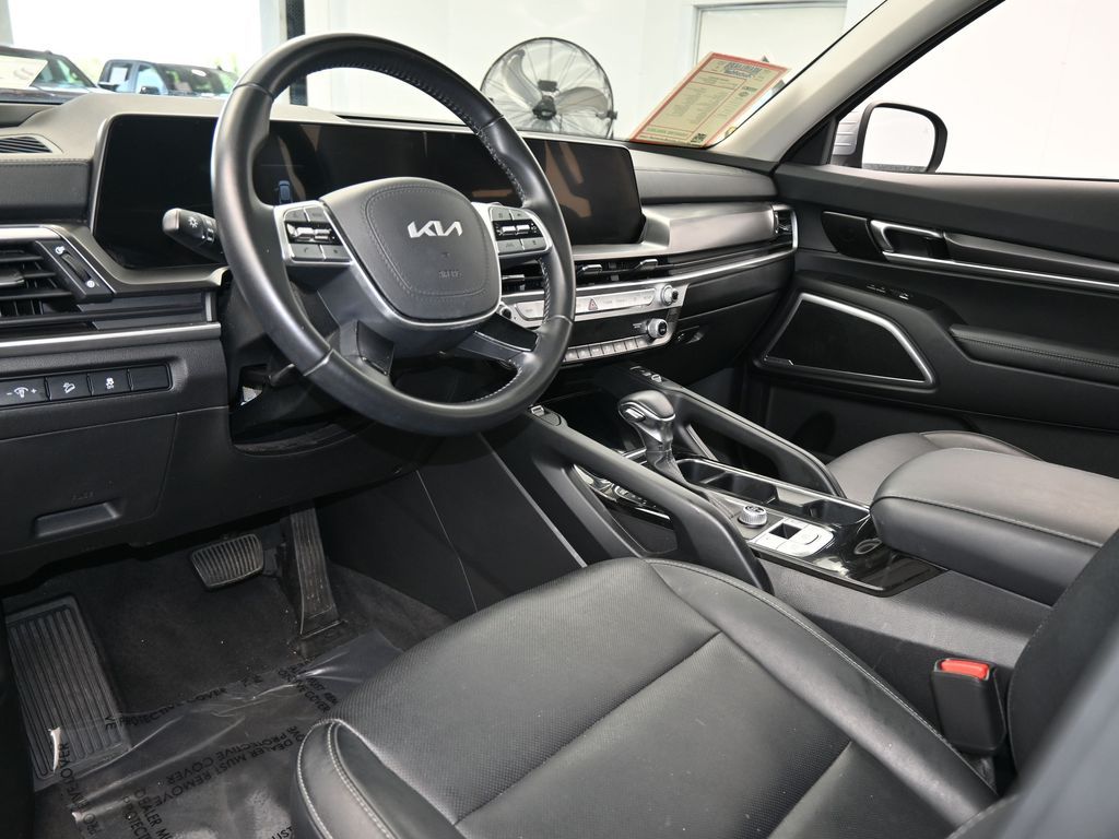 Vehicle image 35 of 68