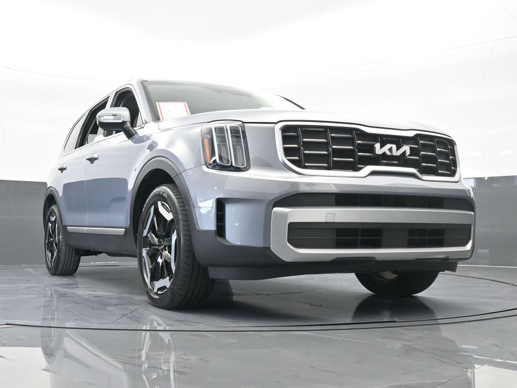 Vehicle image 27 of 68