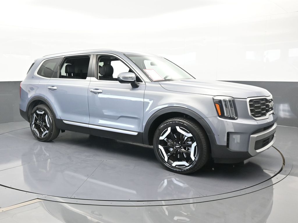 Vehicle image 12 of 68
